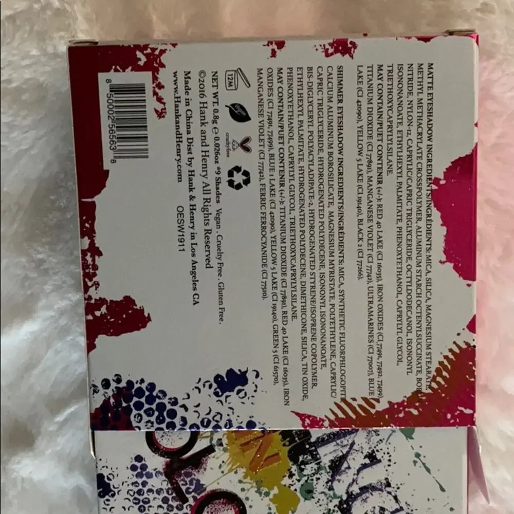 Living in color eyeshadow palette